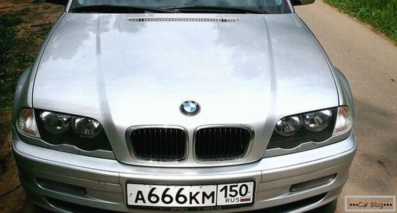 BMW 3-й серыі ў кузаве Е46 - лічбу д'ябла на нумары
