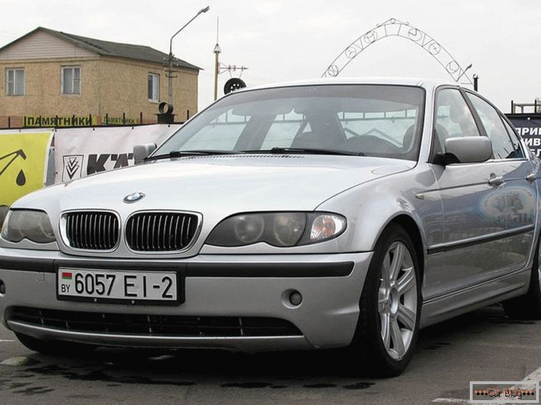 BMW 3 кузаў Е46 фота патрыманага аўто