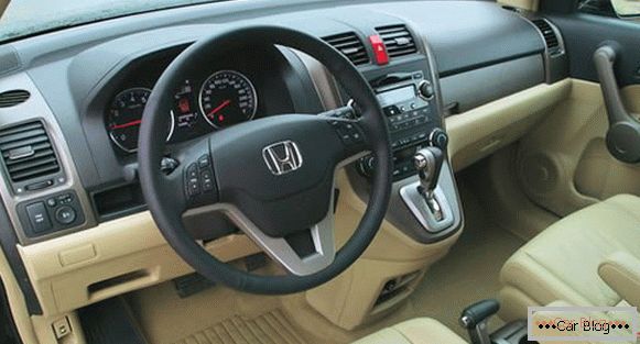 Honda KR-V может похвастаться до мелочей продуманным салоном
