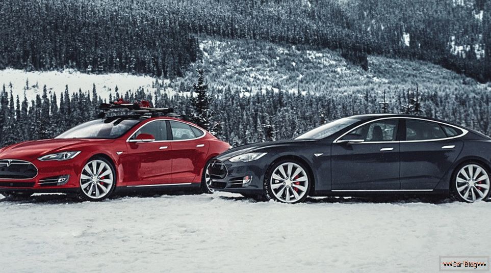 Дзевяноста тысяч Tesla Model S адклікаюцца вытворцам