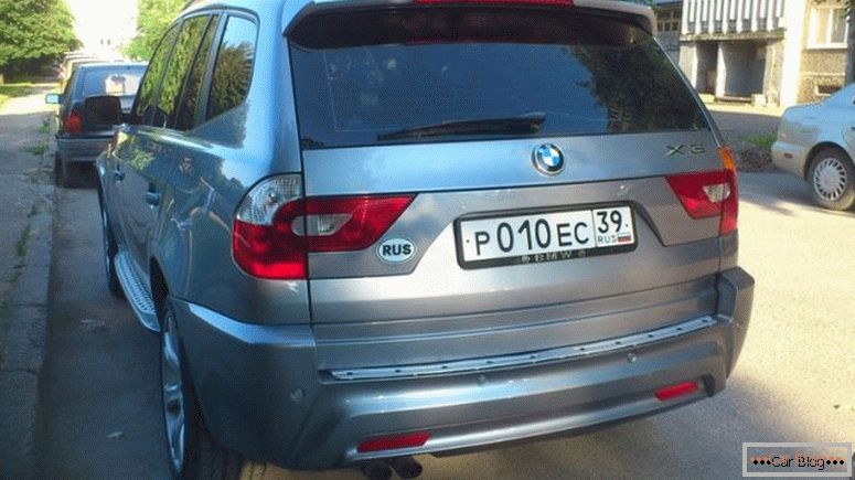 BMW X3 выгляд ззаду ліхтары