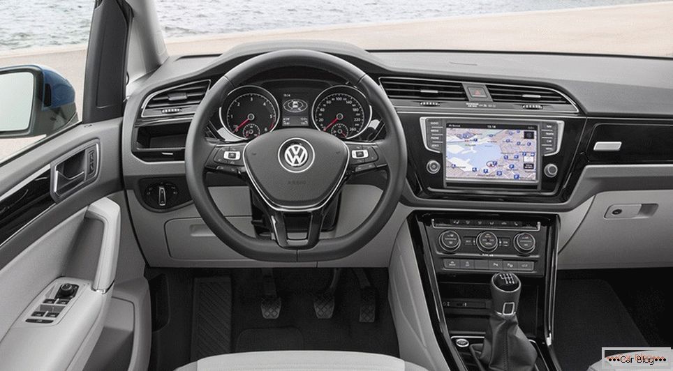 Минивен Volkswagen Touran получил пакет R-Line