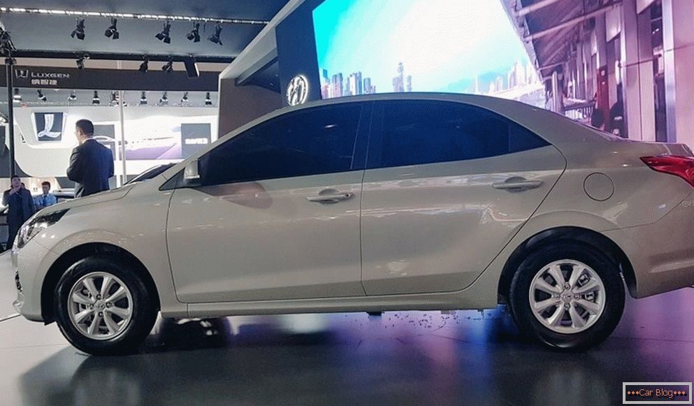 На автовыставке в Чунцине продемонстрировали самый дешевый Hyundai каралева