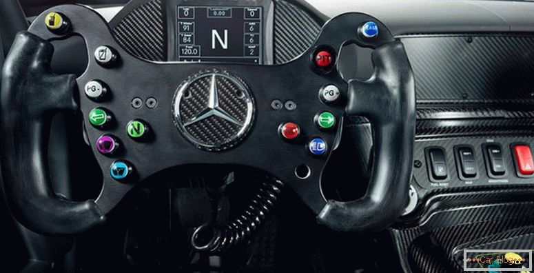 Кіраванне Mercedes-AMG GT4