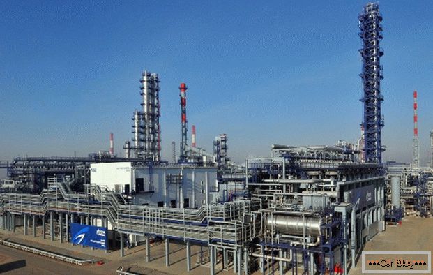 омскі НПЗ - один из крупнейших нефтеперерабатывающих заводов России