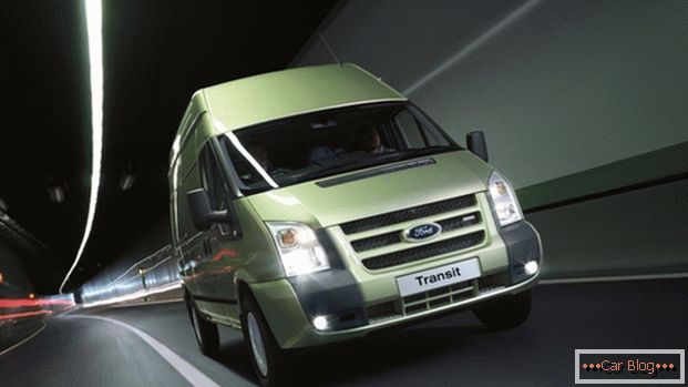 Ford Transit - адзін з лепшых мікрааўтобусаў для перавозкі пасажыраў