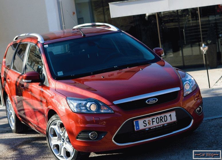 Аўтамабіль Ford Focus 2 рэстайлінг 2014