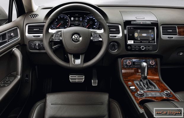 Volkswagen Touareg можа пахваліцца дарагім і вытанчаным салонам