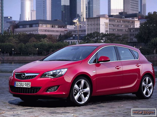 Камфорт і практычнасць -характерные рысы аўтамабіля Opel Astra