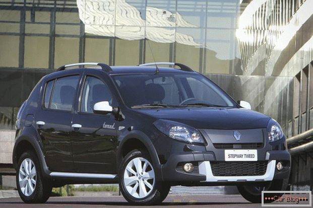 Знешні выгляд аўтамабіля Renault Sandero не адрозніваецца асаблівым вынаходствам