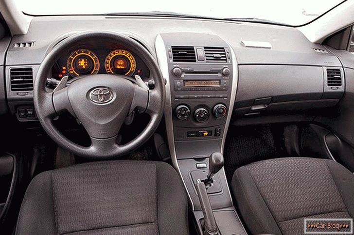 салон Toyota Corolla